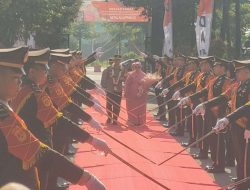 Irjen Imam Sugainto Disambut Pedang Pora di Mapolda Jatim