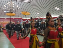 Kirab 28 Gunungan Kaya Praja Warnai Acara Grebek Berkah Memperinati HUT Bojonegoro ke-346