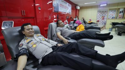 Sambut HUT Humas Polri Ke-72, Bidhumas Polda Jatim Gelar Baksos Donor Darah di PMI Surabaya