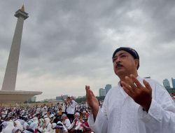 Ribuan Peserta Aksi Damai Bela Palestina Padati Monas