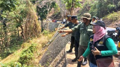 Perum Perhutani KPH Bondowoso Bekerjasama dengan (LP2SM) dan Forkopimcam Wringin Gelar Acara Edukasi Peduli Alam serta Memberi Makan Satwa Liar