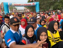 Ribuan Warga Ikuti Jalan Sehat Bakorwil Bojonegoro, Gubernur Khofifah: Salam Optimis Jatim Bangkit