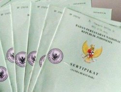 Pembagian Sertifikat PTSL Desa Pilang Kecamatan Kanor,  Pemohon Dibebani Tambahan Biaya Pembelian Sampul