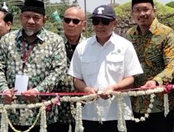 Menkop RI dan Bupati Sidoarjo Membuka Pameran Bonsai di MPP