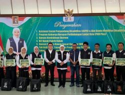 Gubernur Jatim Serahkan Bansos di Bojonegoro, Beri Banyak Manfaat Bagi Warga 