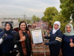 Lepas Puluhan Ribu Peserta Gerak Jalan Mojokerto-Surabaya, Gubernur Khofifah : Jadi Napak Tilas Perjuangan dan Kepahlawanan Dari Episentrum Mojopahit- Nusantara