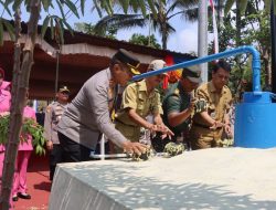 Polri Peduli Lingkungan Masyarakat, Polres Wonogiri Serahkan Bantuan Sumur Bor dan Pompa Air serta Sarana Air Bersih di Desa Paranggupito
