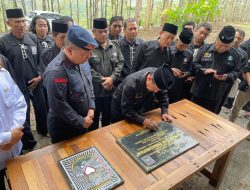 Kangmas R. Moerdjoko HW bersama Dansat Brimob Polda Jatim Hadiri Baksos dan Resmikan Sumur Bor ‘Panguripan’
