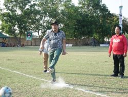 Tendangan Pertama Wakil Bupati Sidoarjo Pertanda Pertandingan Nostalgia U-45 Dimulai