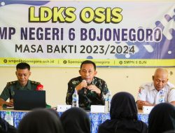 Babinsa Kodim Bojonegoro Bekali Pengurus OSIS SMPN 6 dengan Wasbang dan Bela Negara