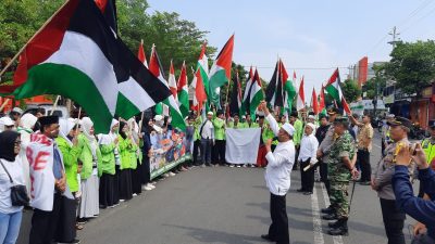 Polres Wonogiri Kawal Aksi Damai Peduli Palestina
