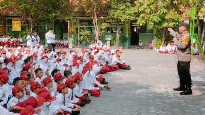 Anggota Polsek Sedati Polresta Sidoarjo Berikan Sosialisasi Anti Bullying dan Sekolah Ramah  Anak di Hari Guru Nasional 2023