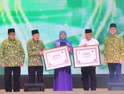 Gubernur Jawa Timur Dinobatkan sebagai Tokoh Peduli Masjid