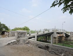 Bupati Sidoarjo Targetkan Jembatan ‘Shirotol Mustaqim’ Klurak Akhir November 2023