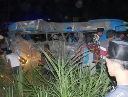 Korban Kecelakaan Minibus Tertabrak KA Probowangi di Bawa ke RSUD Haryoto