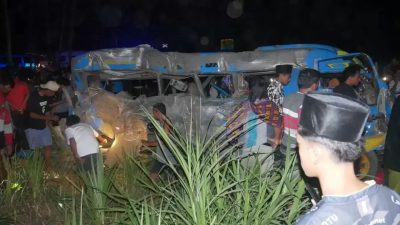 Korban Kecelakaan Minibus Tertabrak KA Probowangi di Bawa ke RSUD Haryoto