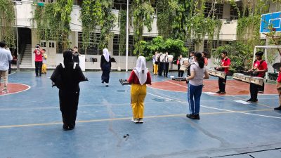 Keren!, Tim Drumband SMPN 1 Surabaya Gita Rama dan Shinta Latihan Guna Berlaga di KONI Cup 2023