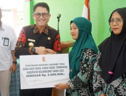 Pemkab Bojonegoro Salurkan BLT DBHCT dan Bansos Penanganan Kemiskinan Ekstrem di Padangan