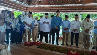 Hormati Pahlawan, Capres Prabowo Ziarah ke Makam Bung Karno Blitar