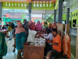 Terima Bantuan Pangan Non Tunai,  Warga Desa Kemamang Bojonegoro Sangat Bersyukur
