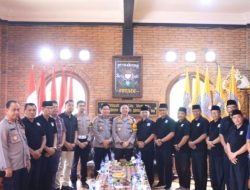Kapolres AKBP Mario Prahatinto Kunjungi Padepokan PSHT Cabang Bojonegoro Pusat Madiun