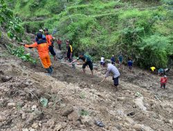 Polres Wonogiri Terjunkan Puluhan Personil Guna Pencarian Korban Tanah Longsor di Kismantoro