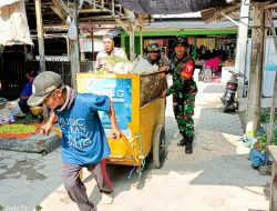 Serentak, Babinsa Kodim Bojonegoro dan Masyarakat bersi-bersih Lingkungan di 28 Kecamatan