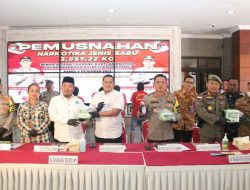 Wakapolresta Barelang Gelar Konferensi Pers Pemusnahan Narkotika Jenis Sabu Seberat 3.057,22 KG