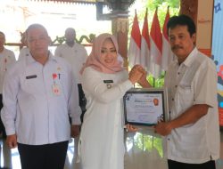 Pemdes Jiyu Dapat Penghargaan dari Bupati Mojokerto Sebagai Desa Terbaik Pengelolaan Keuangan