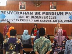40 PNS di Lingkup Pemkab Bojonegoro Terima SK Pensiun