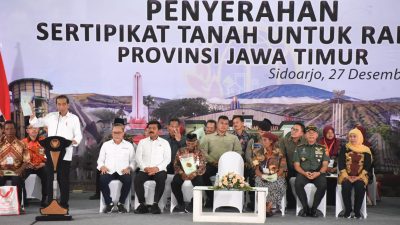 Presiden Jokowi Bagikan 5 Ribu Sertifikat, Bupati Sidoarjo Diskon BPHTB 50 Persen