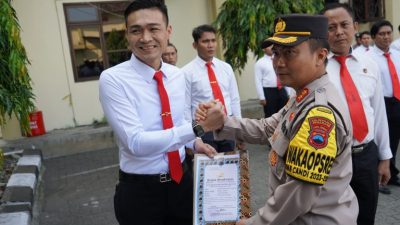 Kapolrestabes Semarang Berikan Reward Kepada 51 Personel, Ini Rincian Prestasinya