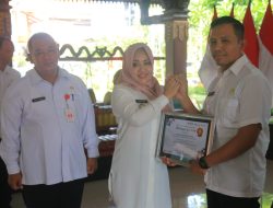 Satpol PP Kabupaten Mojokerto Dapat Penghargaan dari Bupati Ikfina Sebagai OPD Pengelolaan Keuangan Terbaik