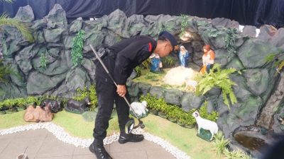 Menjelang Natal Polisi Sidoarjo Sterilsasi Setiap Gereja