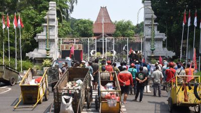 Pendemo di Pendopo Delta Wibawa Sidoarjo Bukan Petugas Kebersihan dari DLHK