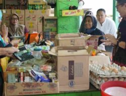 Pj Bupati Bojonegoro Tinjau Ketersediaan Sembako Menjelang Tahun Baru 2024