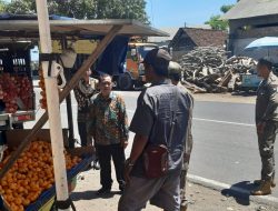 Trantib Rogojampi dan BKO 2 Sat Pol PP Banyuwangi Tertibkan Pedagang Kaki Lima dekat Traffic Light