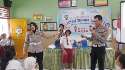 Unit Kamsel Satlantas Polresta Sidoarjo Edukasi Tertip Lalin di SDN Gedangan