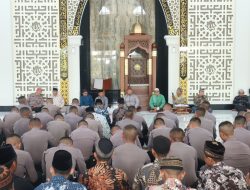 Anggota Polresta Sidoarjo Belajar Mengaji dan Khataman Al Qur’an