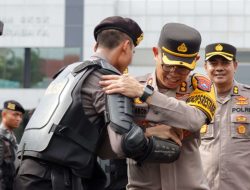 Bintara Remaja Angkatan 54 Polrestabes Surabaya Ikuti Tradisi Pembaretan