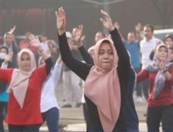 Bupati Ikfina Senam Pagi Bersama untuk Tongkatkan Kesehatan dan Kebugaran Tubuh