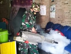 Babinsa Koramil Sumberrejo Bojonegoro bantu Fogging di Desa Sendangagung