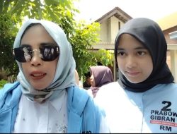 Hj. Mimik Idayana Anggota DPRD Sidoarjo Dari Fraksi Gerindra Bagikan 400 Makanan dan Susu Gratis