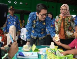 Sekda Nurul Azizah Dampingi Pj Adriyanto dan Ketua TP PKK Bojonegoro Tinjau Kegiatan Posyandu Desa Ngunut Dander