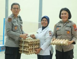 Untuk Menjaga Stamina Menjelang Pemilu 2024, Kapolres Mojokerto Bagikan Puding Tambahan kepada Anggotanya