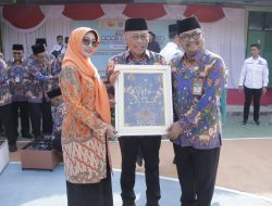 Kepala Kantor Kemenag Ponorogo Luncurkan Batik Khas Karya Sendiri