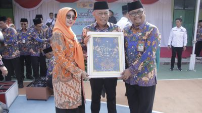 Kepala Kantor Kemenag Ponorogo Luncurkan Batik Khas Karya Sendiri