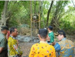 Pengeboran Sumur Air Bersih Desa Tinumpuk Purwosari , Ditinjau Pj Adriyanto dan BPBD Bojonegoro