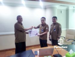 Perhutani Divre Jatim Salurkan CSR Rp17 Juta untuk Sarpra Masjid