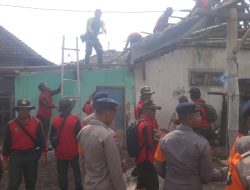 Perum Perhutani KPH Bondowoso Terjun Langsung Dalam Bhakti Sosial Kepada Korban Bencana Angin Puting Beliung